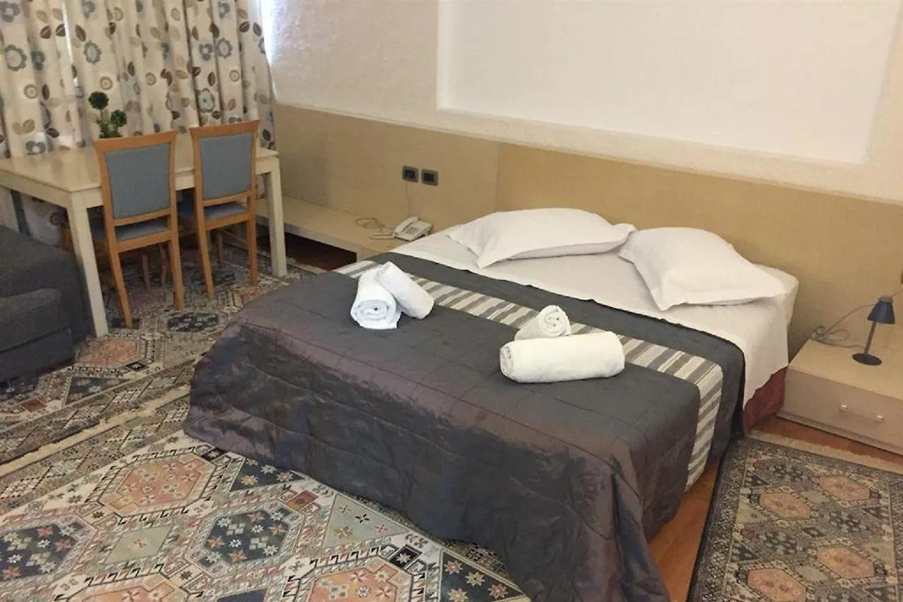 Bermon Hotel 티라나 4*,  알바니아