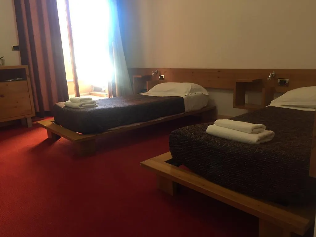 Bermon Hotel 티라나 4*,