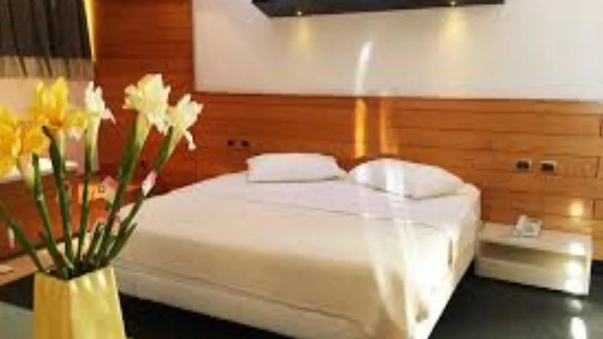 Bermon Hotel 티라나