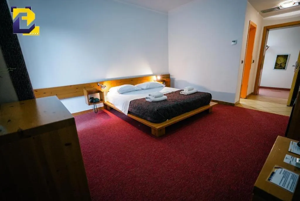 Bermon Hotel 티라나 4*,