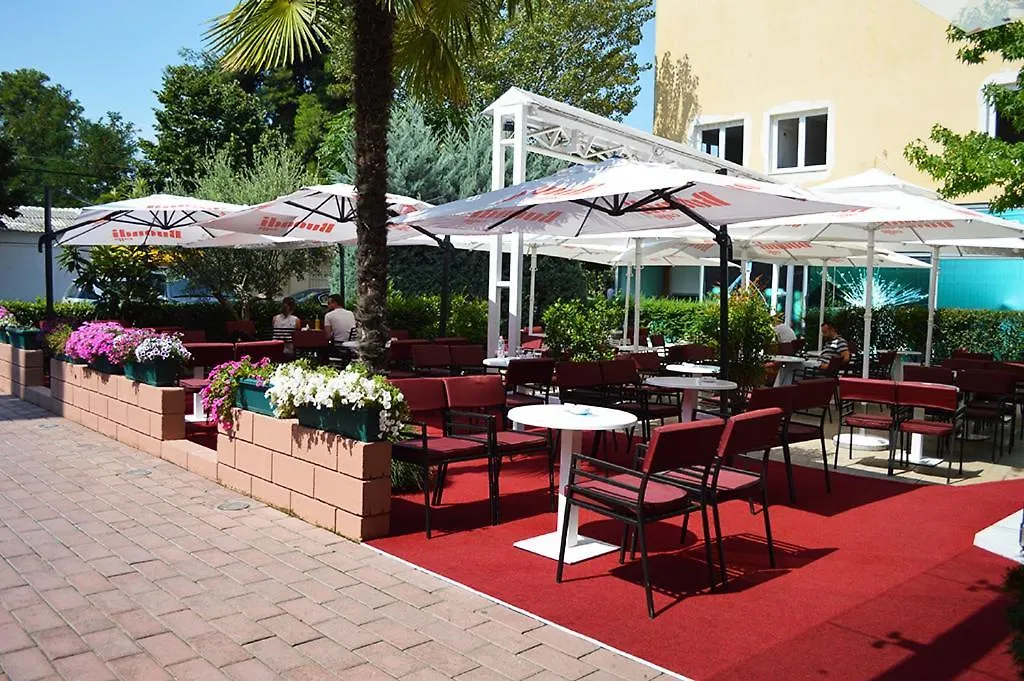 Bermon Hotel 티라나