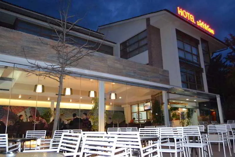 Bermon Hotel 티라나 4*,