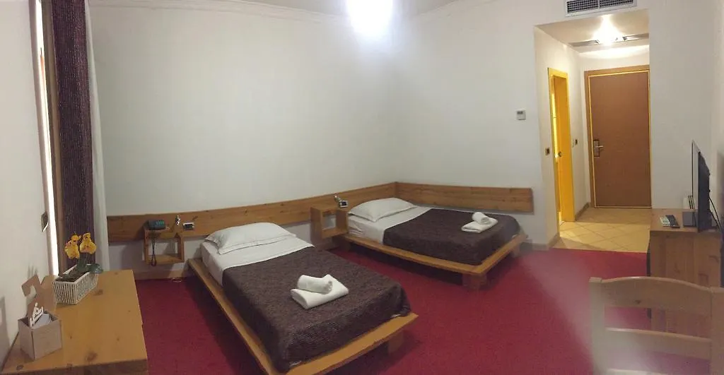 Bermon Hotel 티라나 4*,
