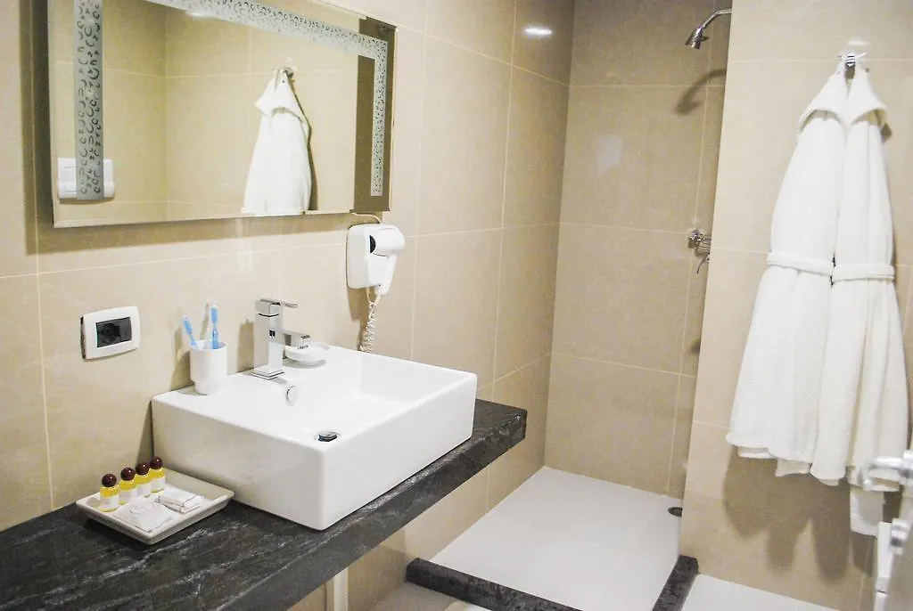 Bermon Hotel 티라나