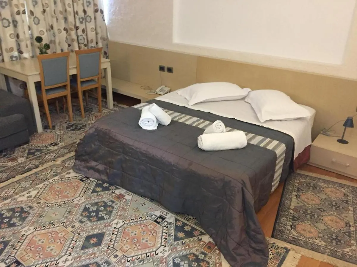 Bermon Hotel 티라나