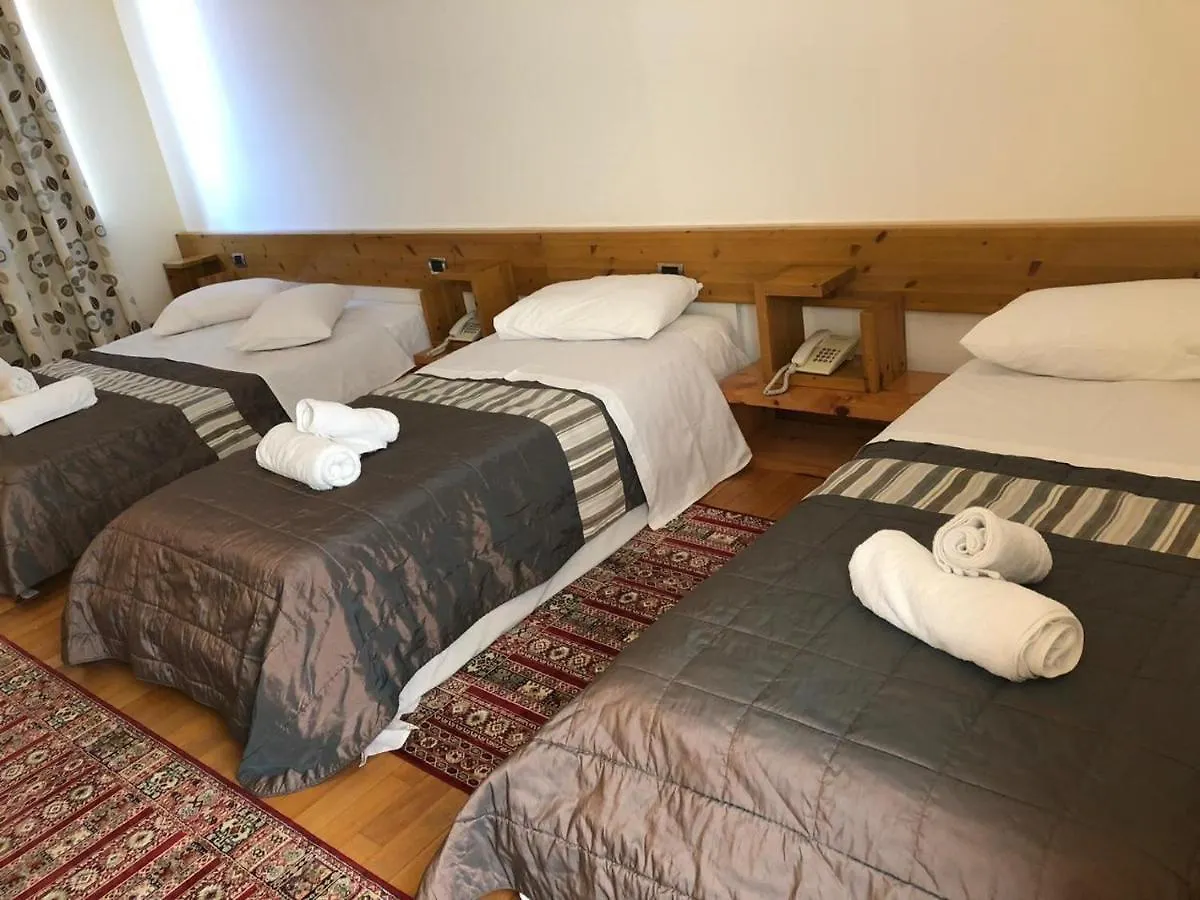 Bermon Hotel 티라나
